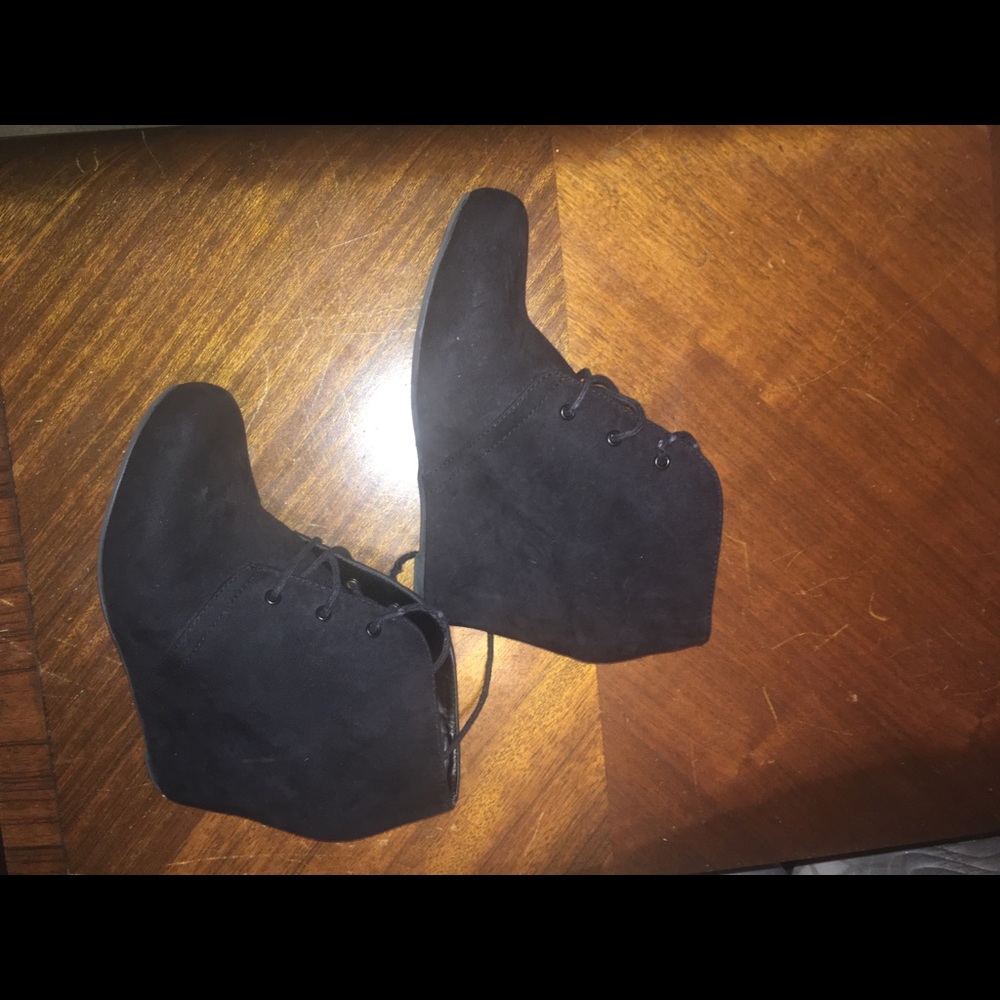 Ladies wedge booties size 7 EUC